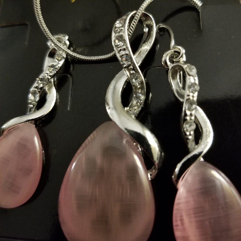 Necklace and earring set